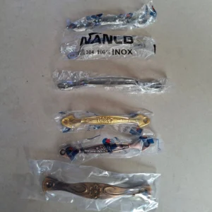 tay nắm tủ giá rẻ